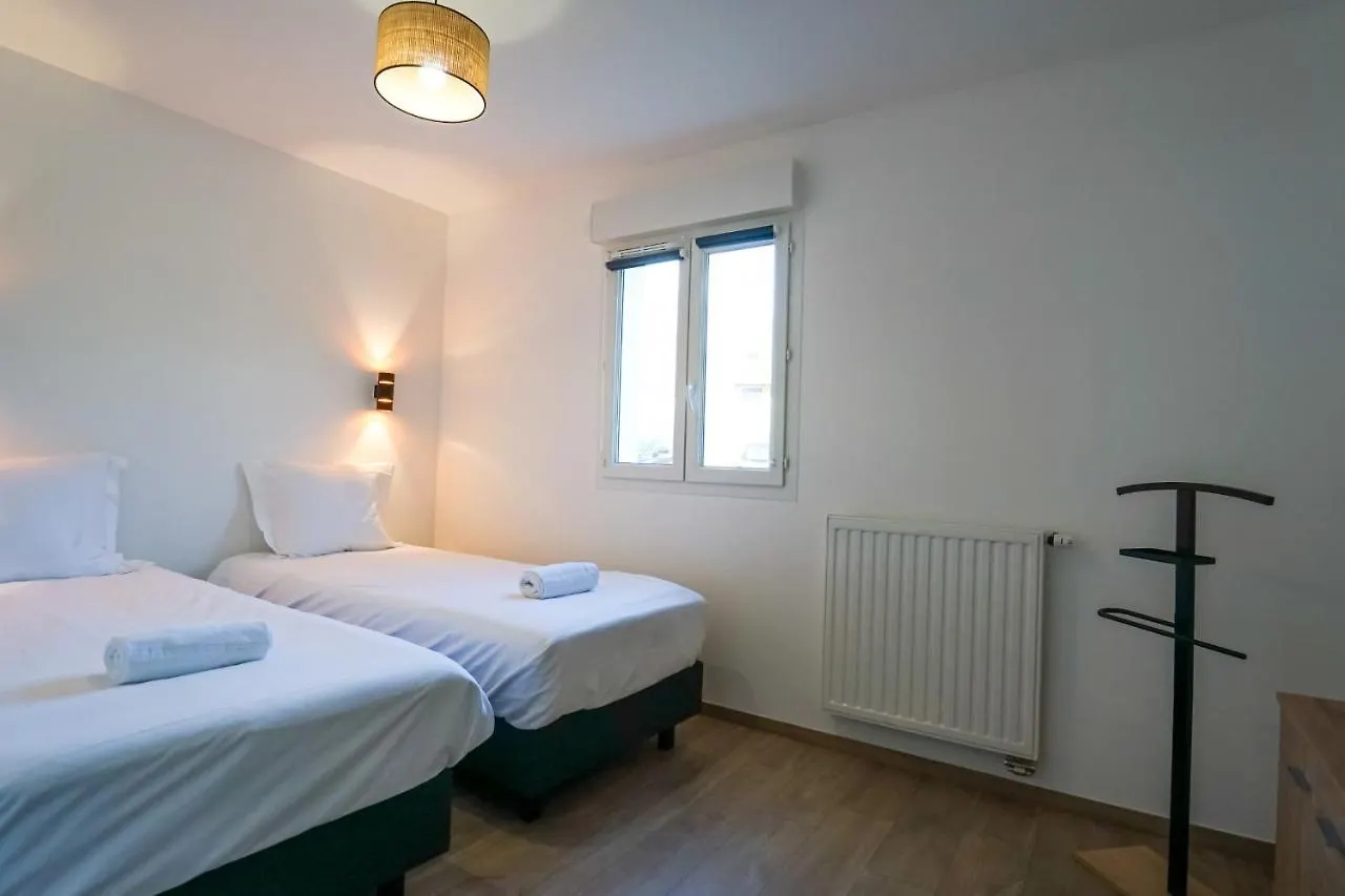 Apartment For 4 People With Tennis Condominium Lathuile 0*,