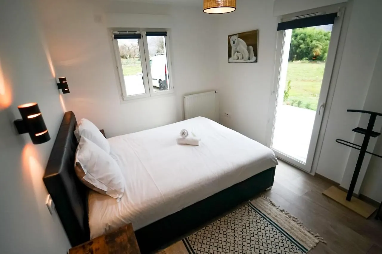 Apartment For 4 People With Tennis Condominium Lathuile France